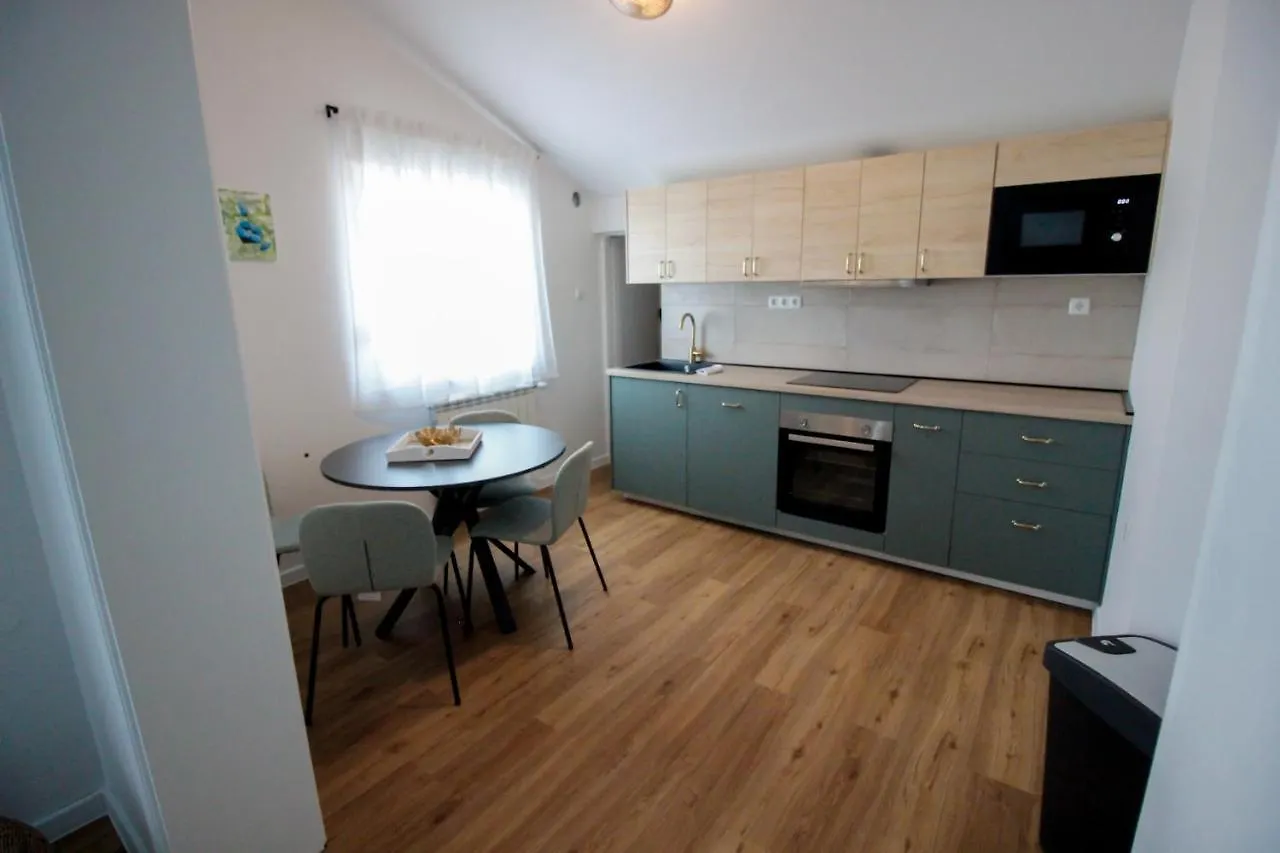 Apartment Castelmuschio 오미살즈 크로아티아